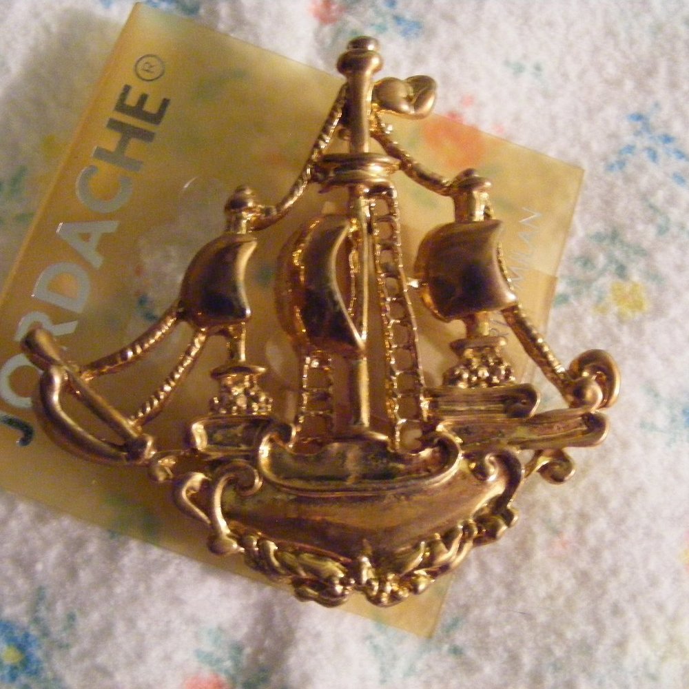 Vintage Pirate Ship Pin Brooch Gold by Jordache Like New 3-D